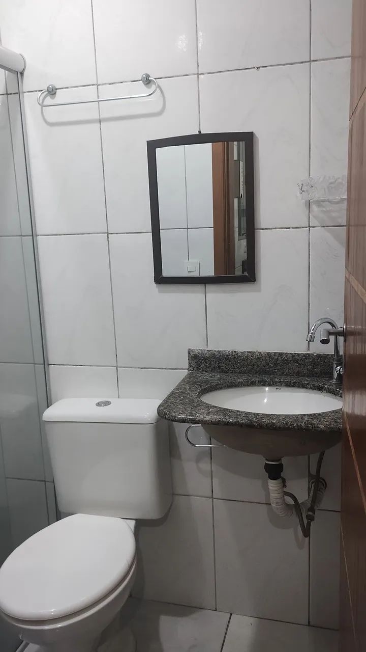 Alugo casa com 2 dormitórios - Localização excelente 