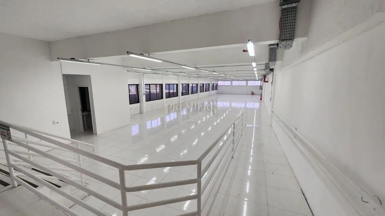 Galpão Comercial com 444 m²