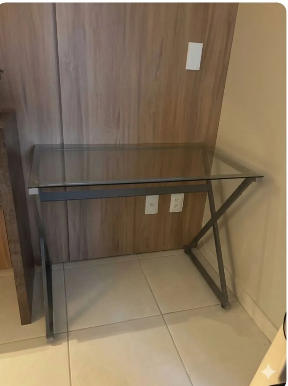 Mesa de estudo em vidro 