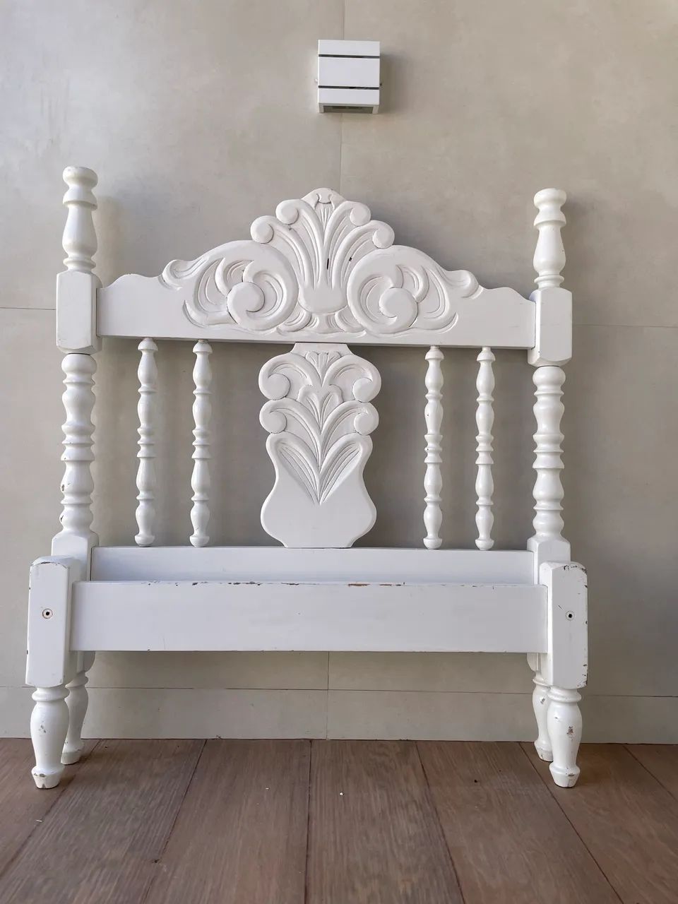 Cama de solteiro e cômoda em madeira!!! - Foto 3