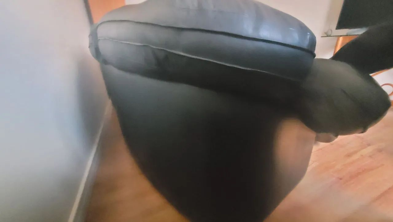 Sofá de couro legítmo preto - Foto 2