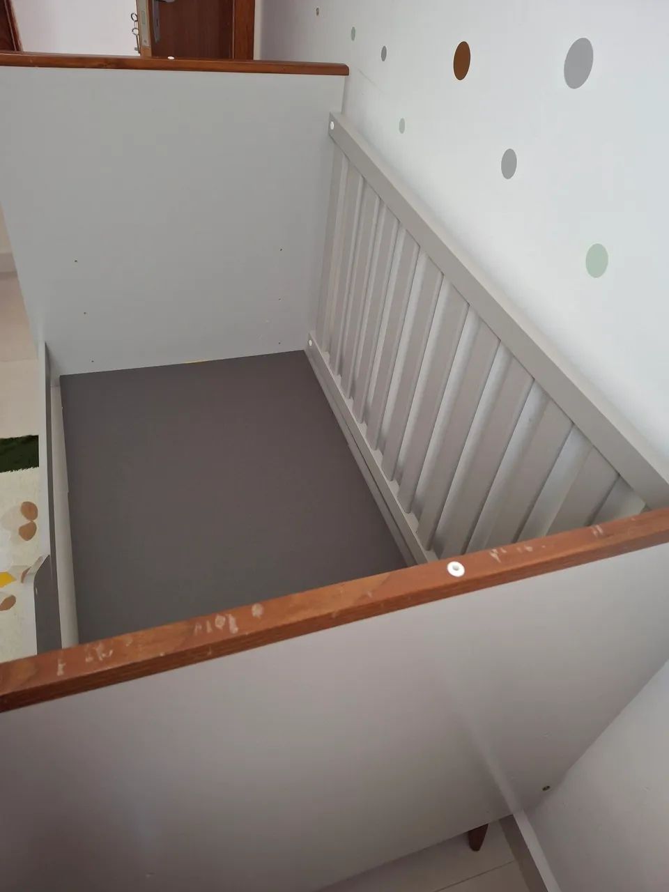 BERÇO QUE VIRA CAMINHA *Com colchão! - Foto 5