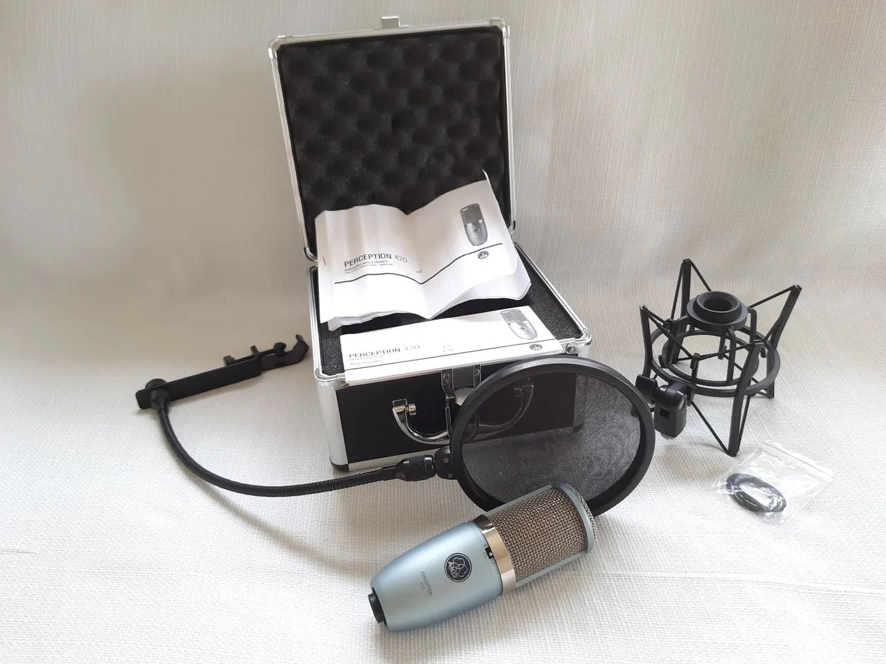 Microfone Condenser AKG PERCEPTION P420  - Foto 2