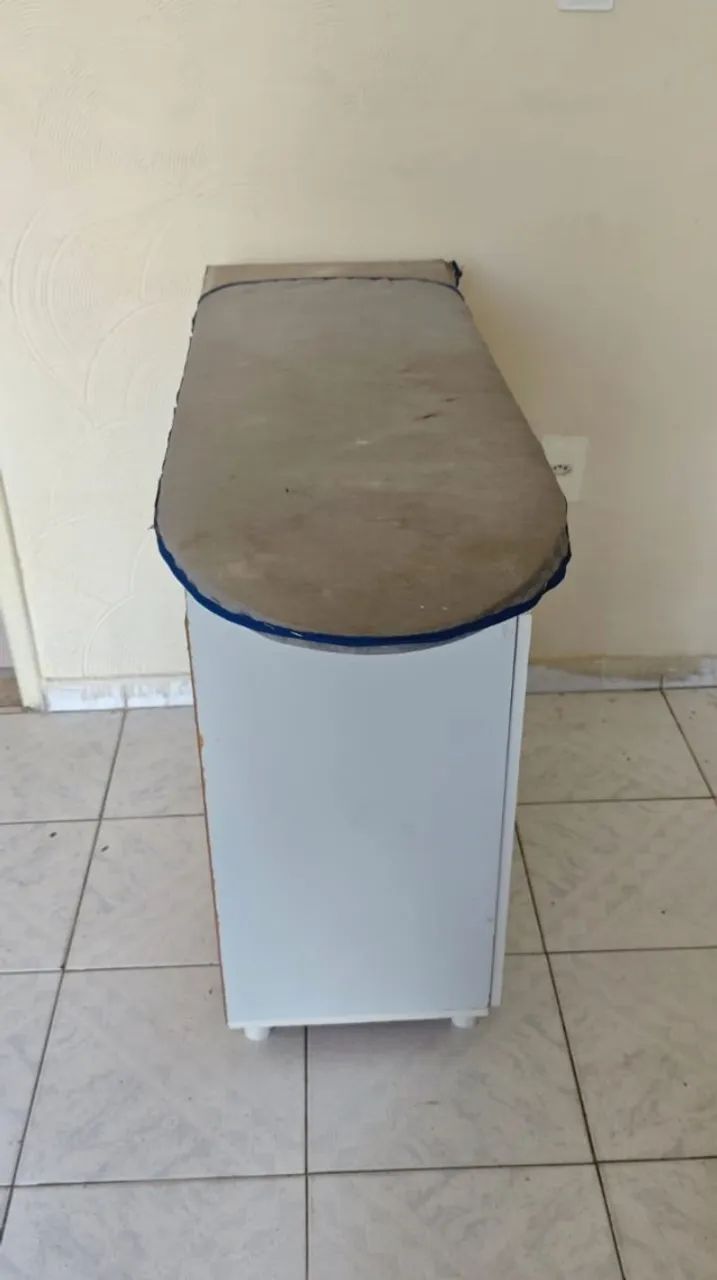 Tábua de passar com armário usado, em bom estado! - Foto 4