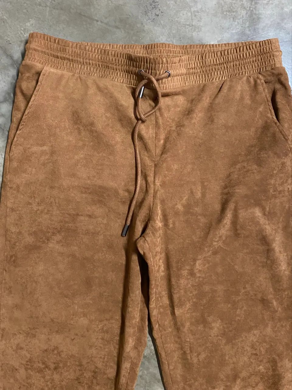 calça KOBI HALPERIN suede caramelo - Foto 2