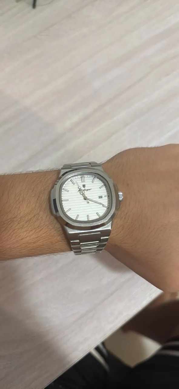 Relógio Prata e Branco Poedagar