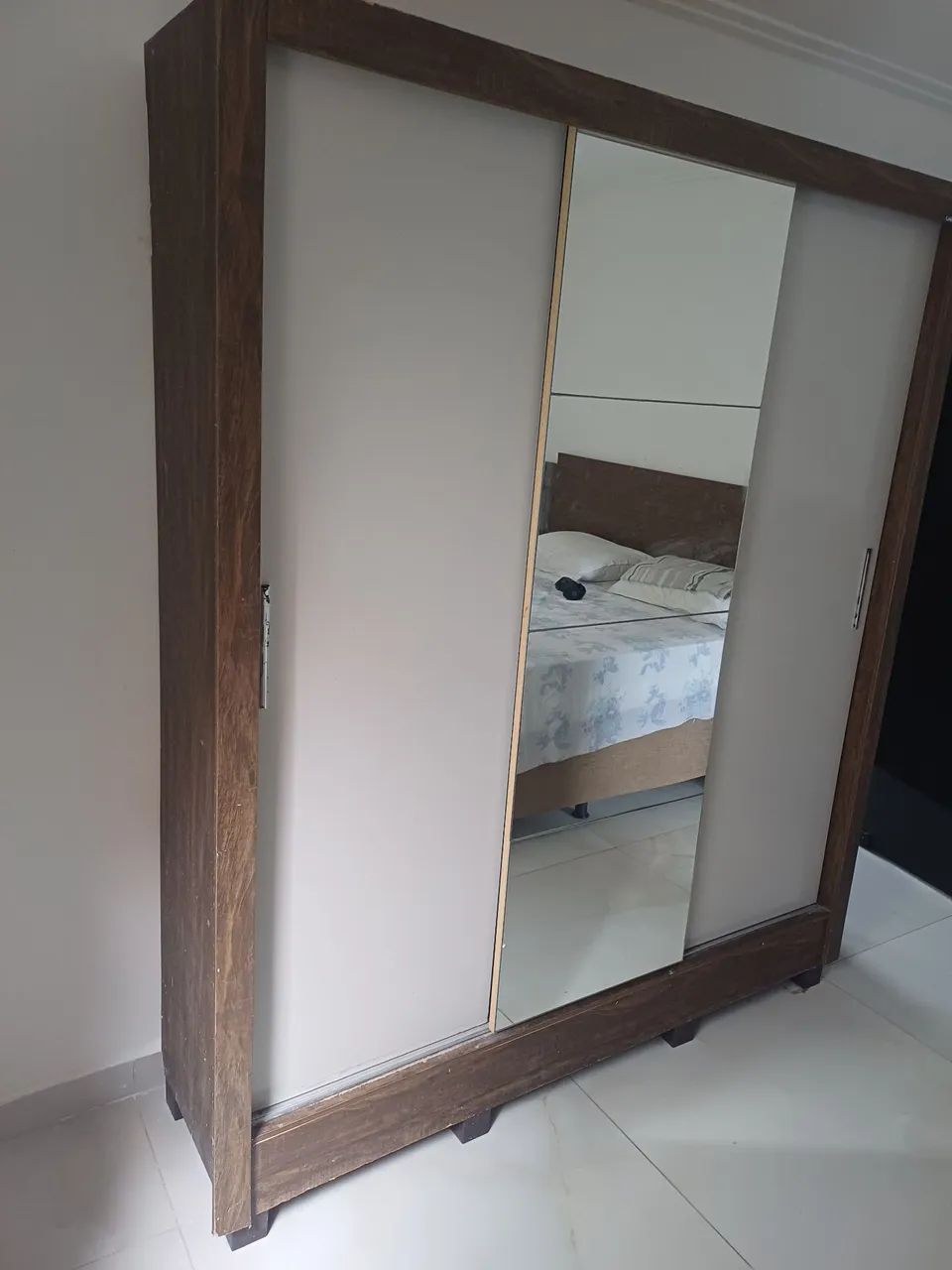 Guarda roupa 3 portas com espelho  - Foto 2