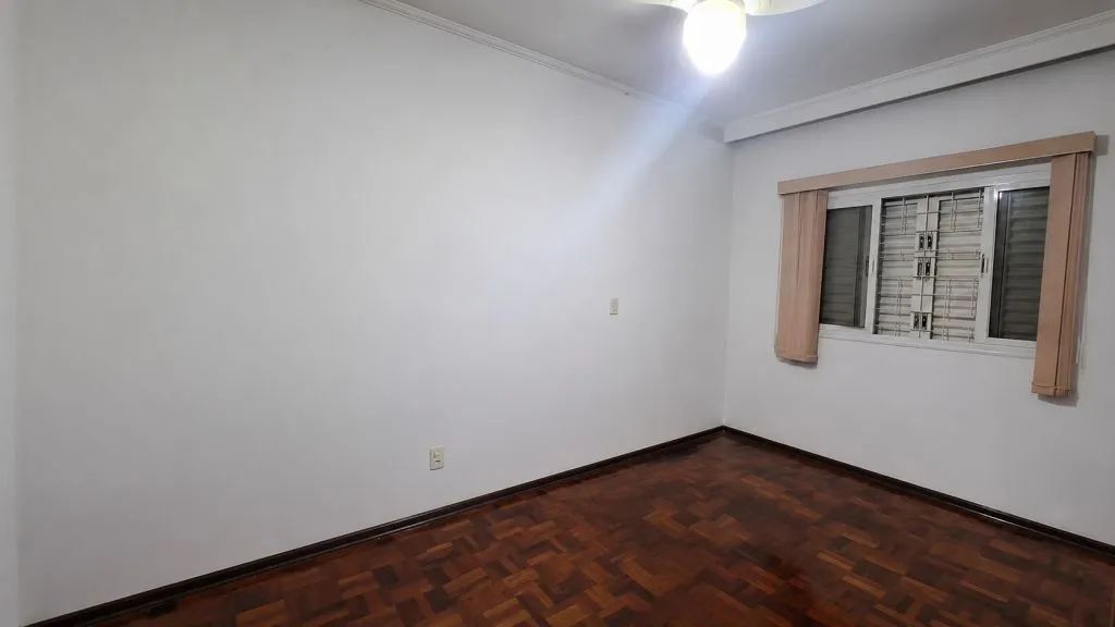 CASA COM 2 DORMITÓRIOS EM BAIRRO TRANQUILO E VALORIZADO - Foto 2