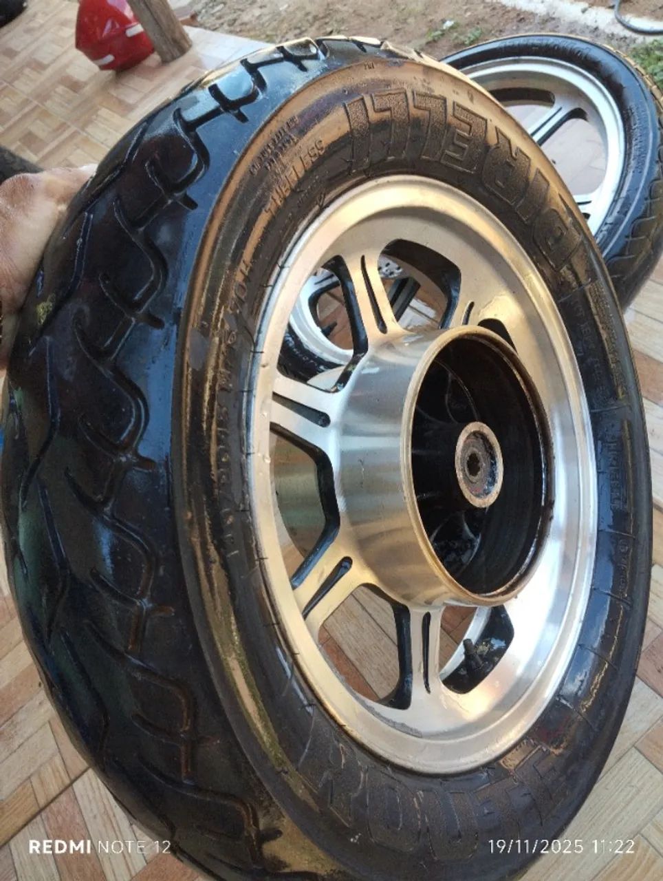 Jogo de rodas com pneus  kavazaki vulcan 750cc - Foto 4