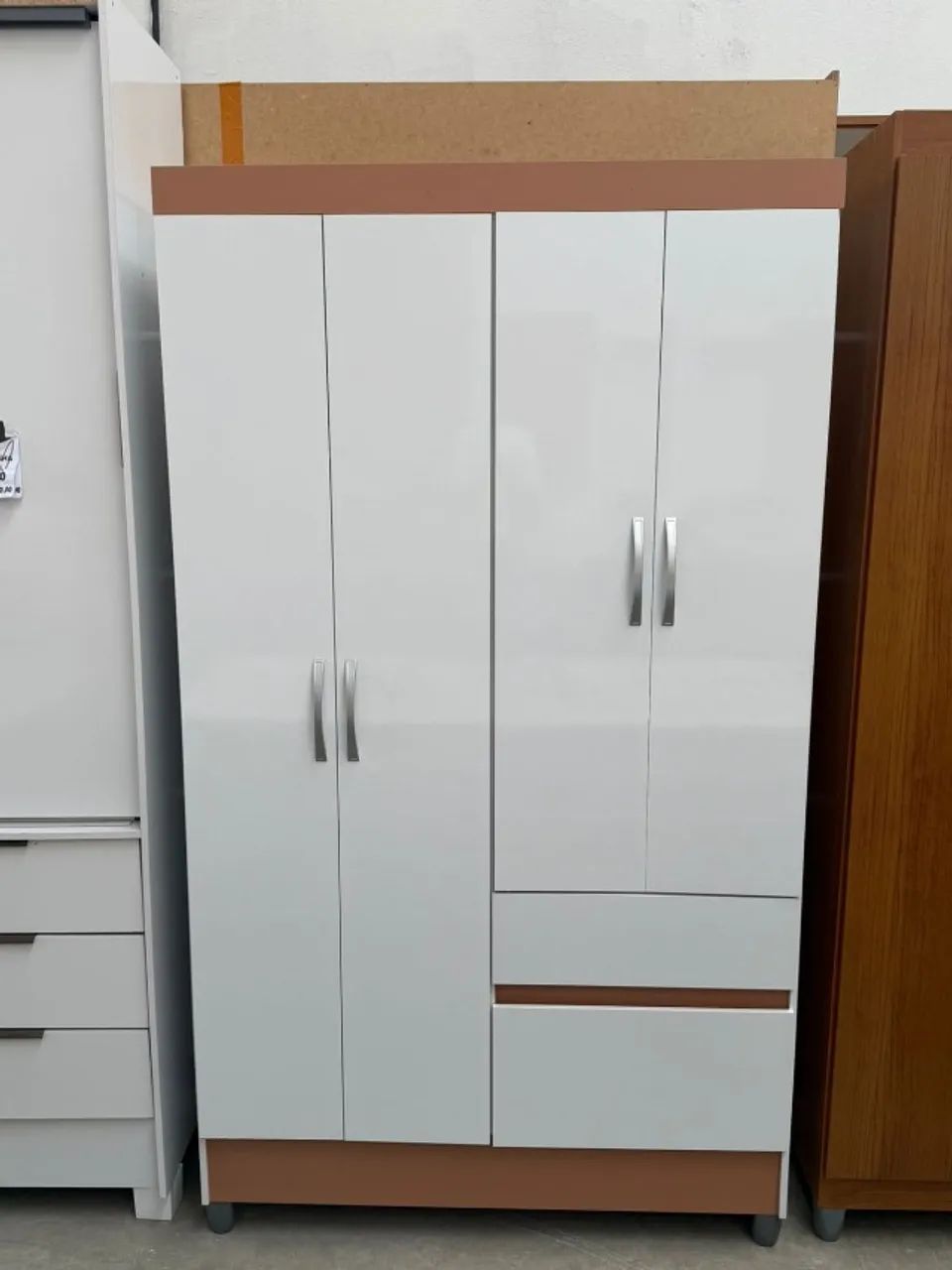 Roupeiro Dubai 4 Portas 2 Gavetas 