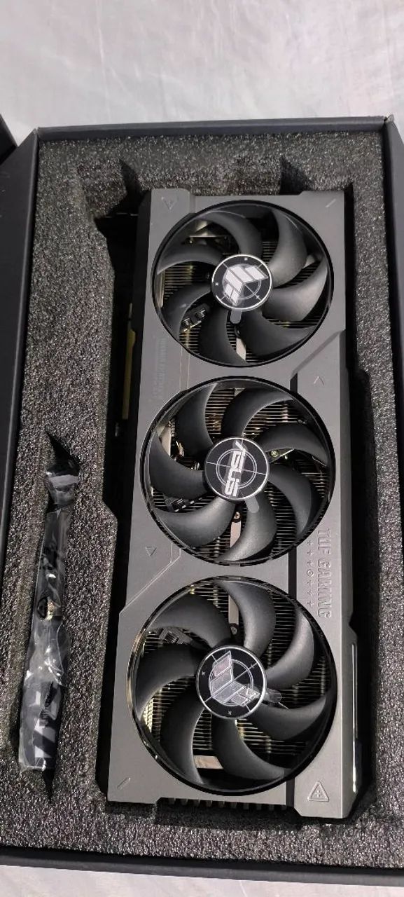 RTX 4090 ASUS TUF GAMING  - Foto 2