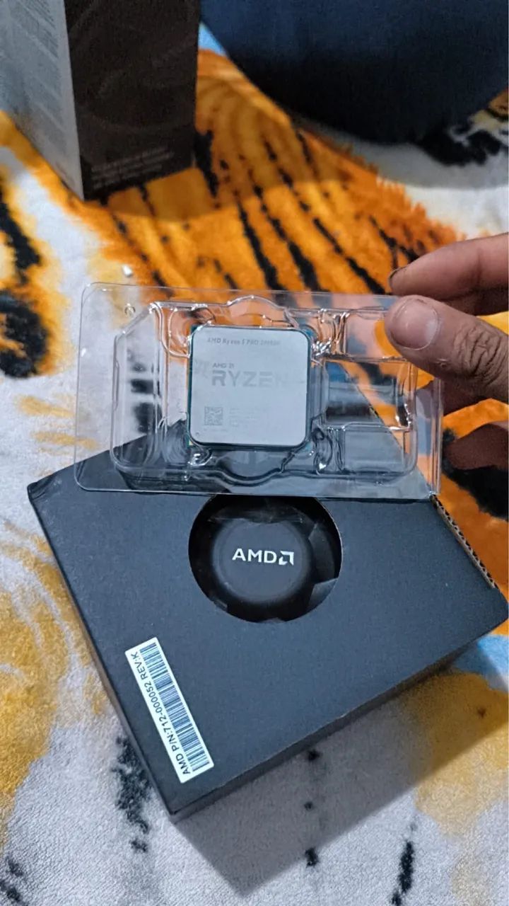 Processador amd ryzen 5 2400G   + Cooler Amd Ryzen E Athlon Wraith 