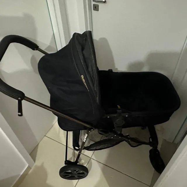 Carrinho de bebê e bebê conforto 