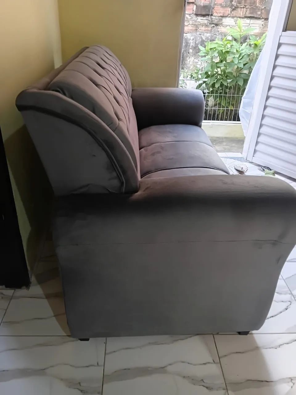 Sofá cinza escuro com apenas 8 dias de comprado  - Foto 2