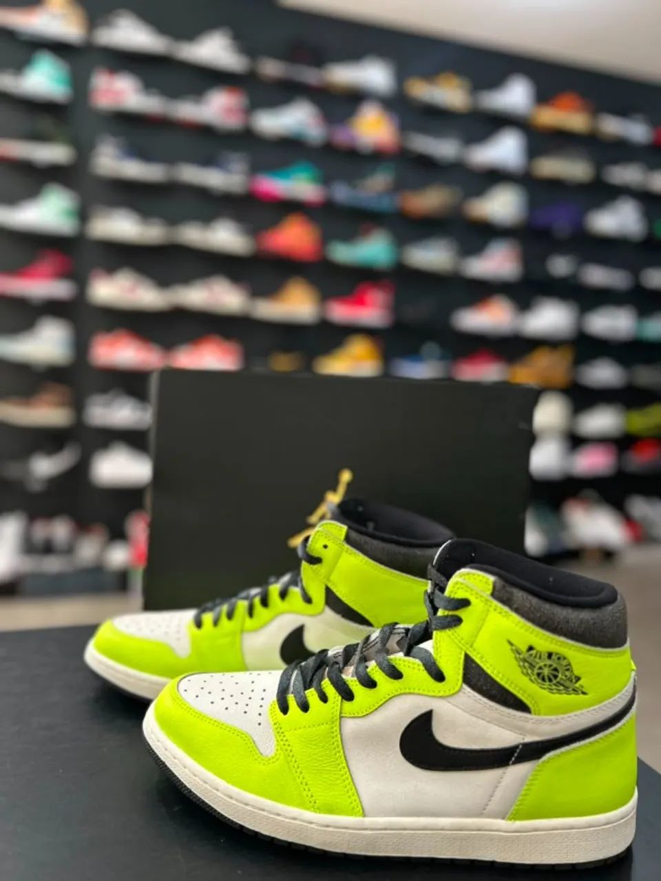 AIR JORDAN 1 HIGH VOLT