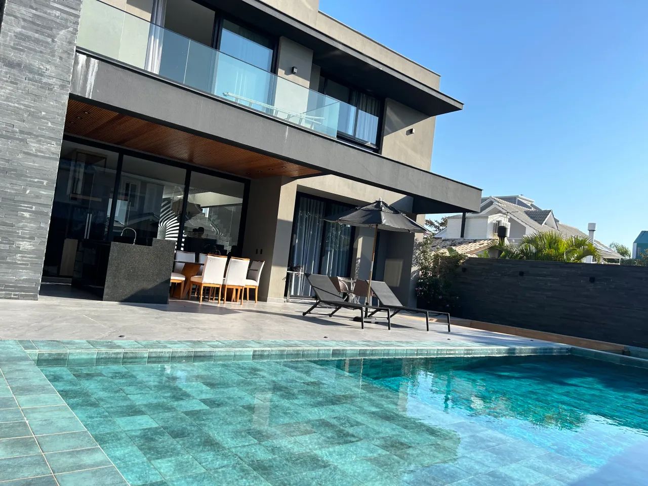 Casa com piscina em jurere Internacional aluguel de temporada - Foto 2