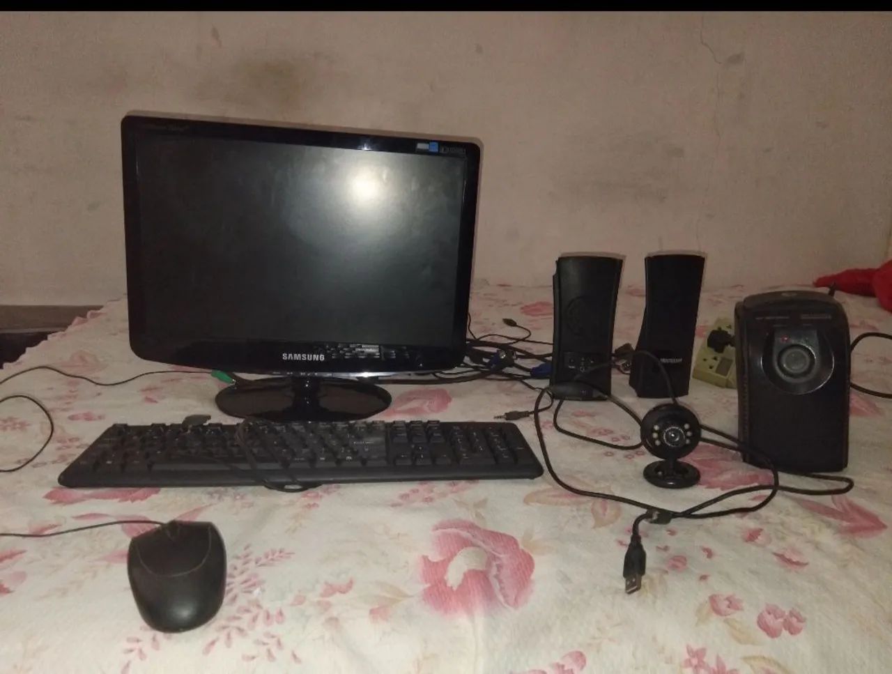 Monitor + nítido, teclado e mouse som potentes,webcam