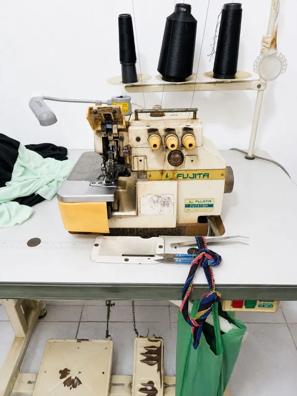 Máquina industrial overloque e reta. - Foto 4