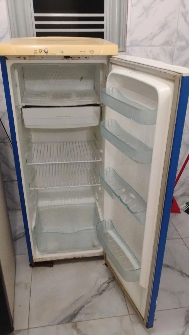 Geladeira em perfeito funcionamento (negociável) - Foto 3