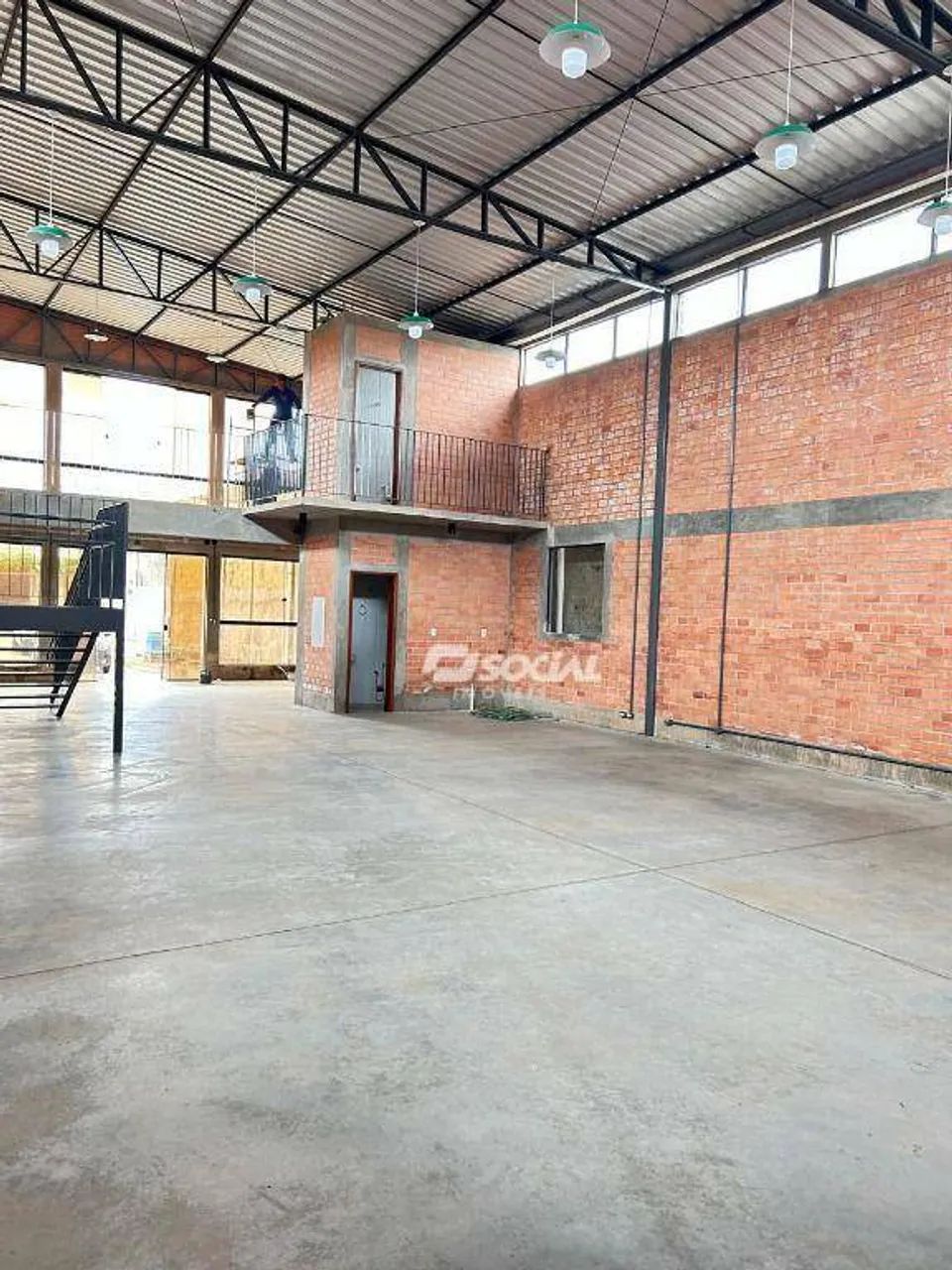 Ponto comercial estilo galpão novo com mezanino para locaçao, com estacionamento exclusivo - Foto 6