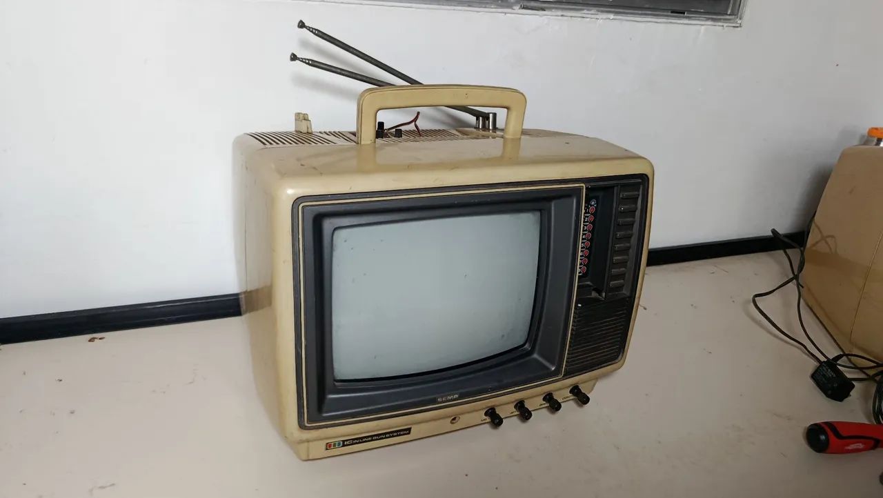 Tv antiga pra decoracao