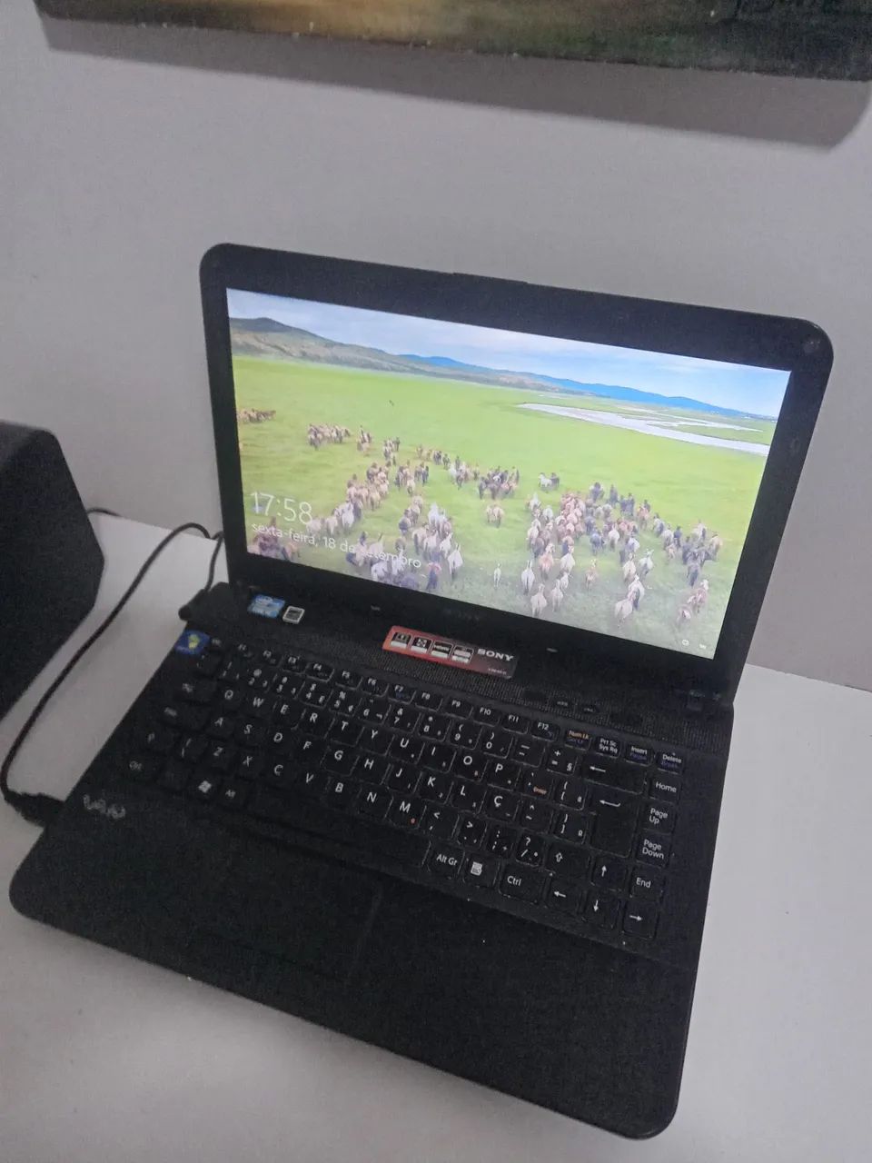 Notbook sony i3 8 gigas de ram ssd 120  - Foto 2