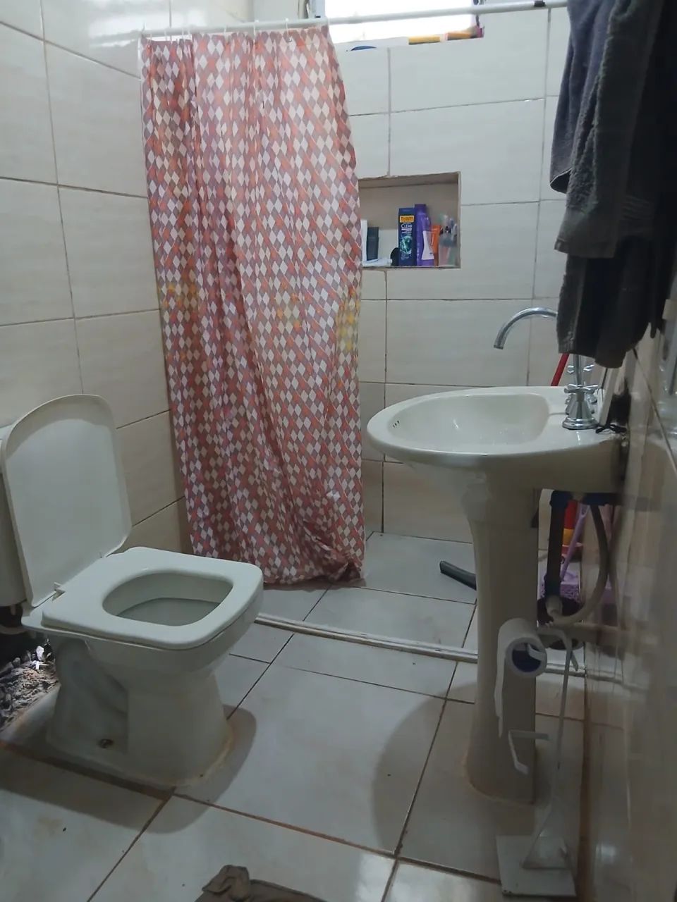 Vendo casa perto da praia  precisa terminar de reformar  - Foto 2