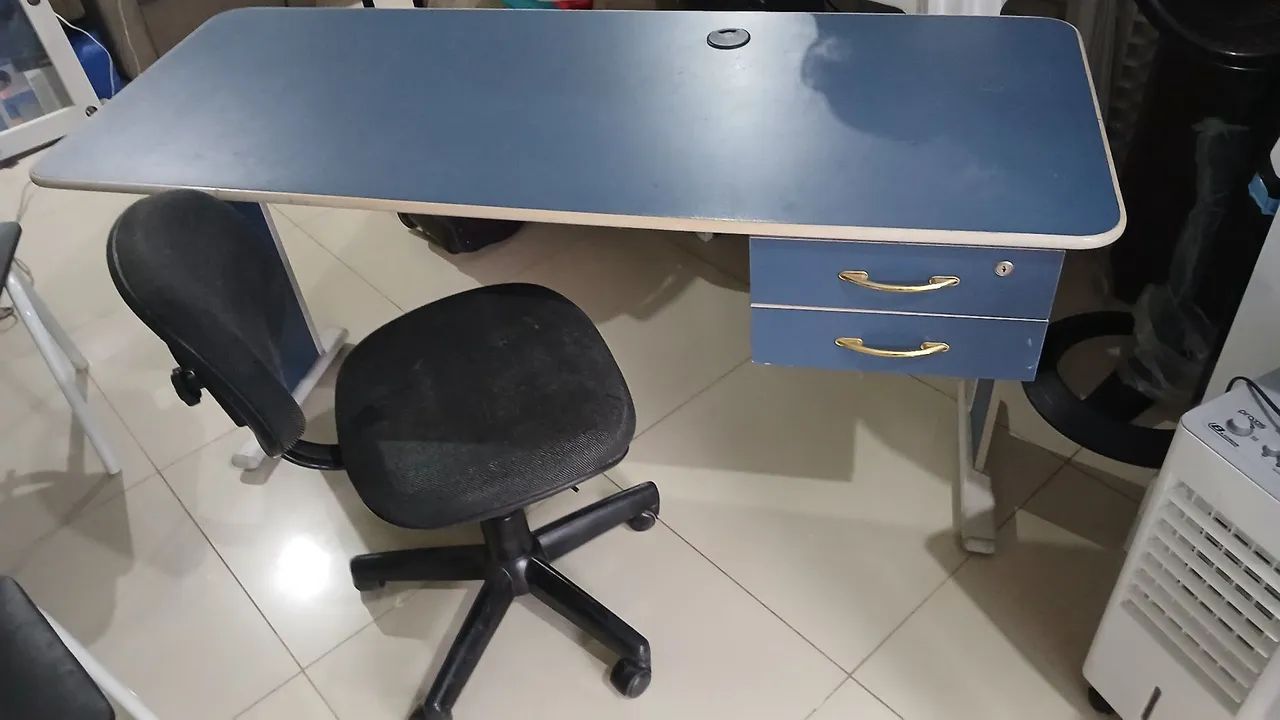 Mesa estudo com cadeira.Faço a entrega *  - Foto 2