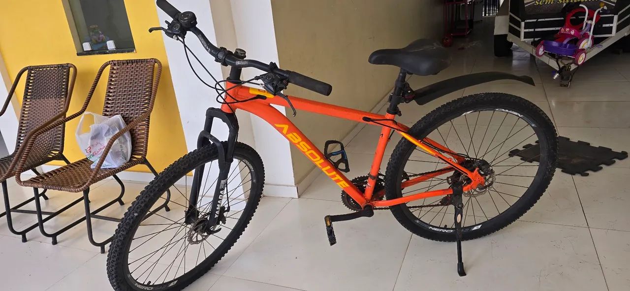 Bicicleta  semi nova.