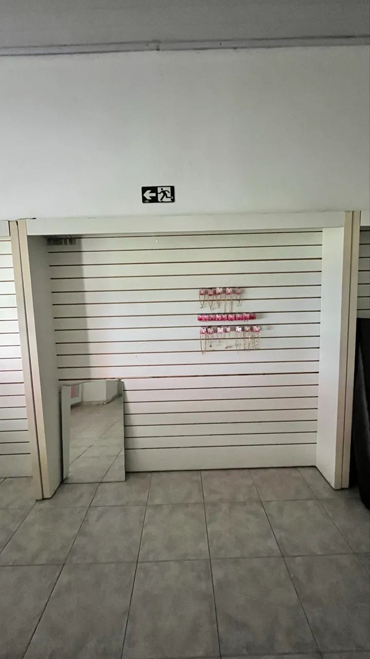 Armários canaletados para montagem de loja