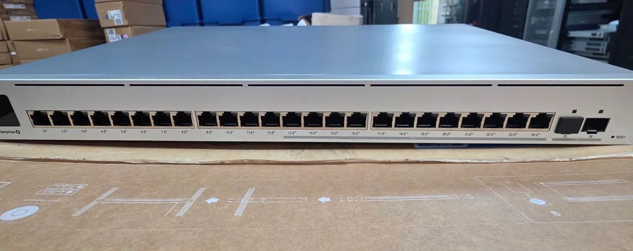 Switch Ubiquiti Enterprise 24 POE + UDM SE