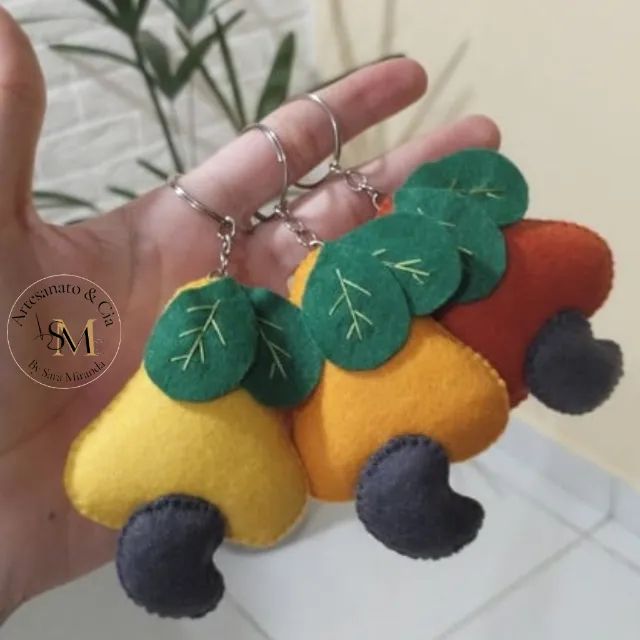 Chaveiro Caju em Feltro