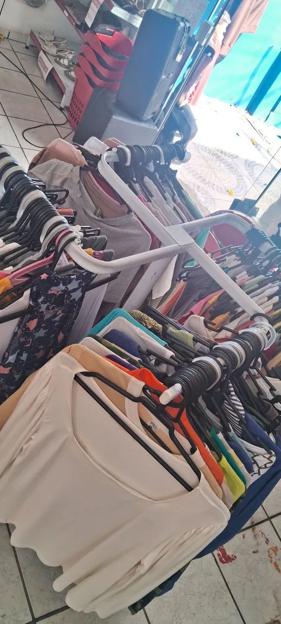 Arara expositor de roupas de loja  - Foto 3