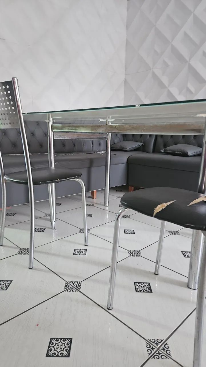 Mesa com canto alemão estofado com reparo a ser feito  - Foto 5