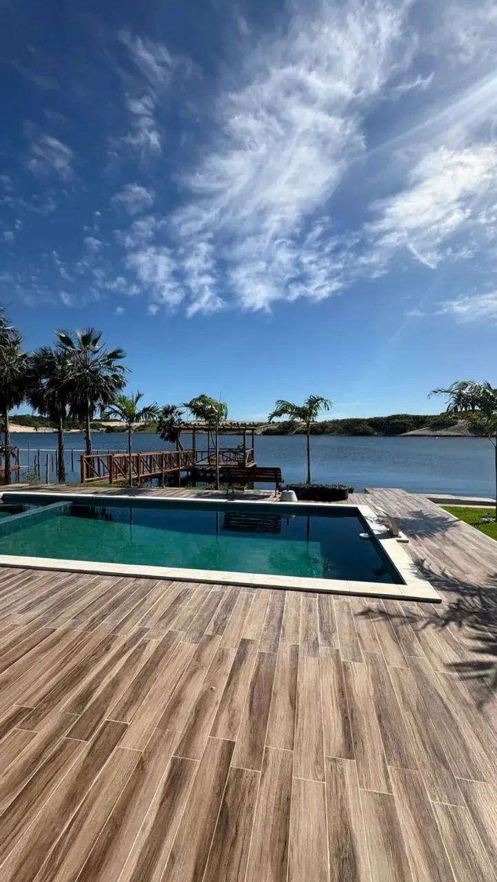 Casa 6 suítes às margens da lagoa do uruaú