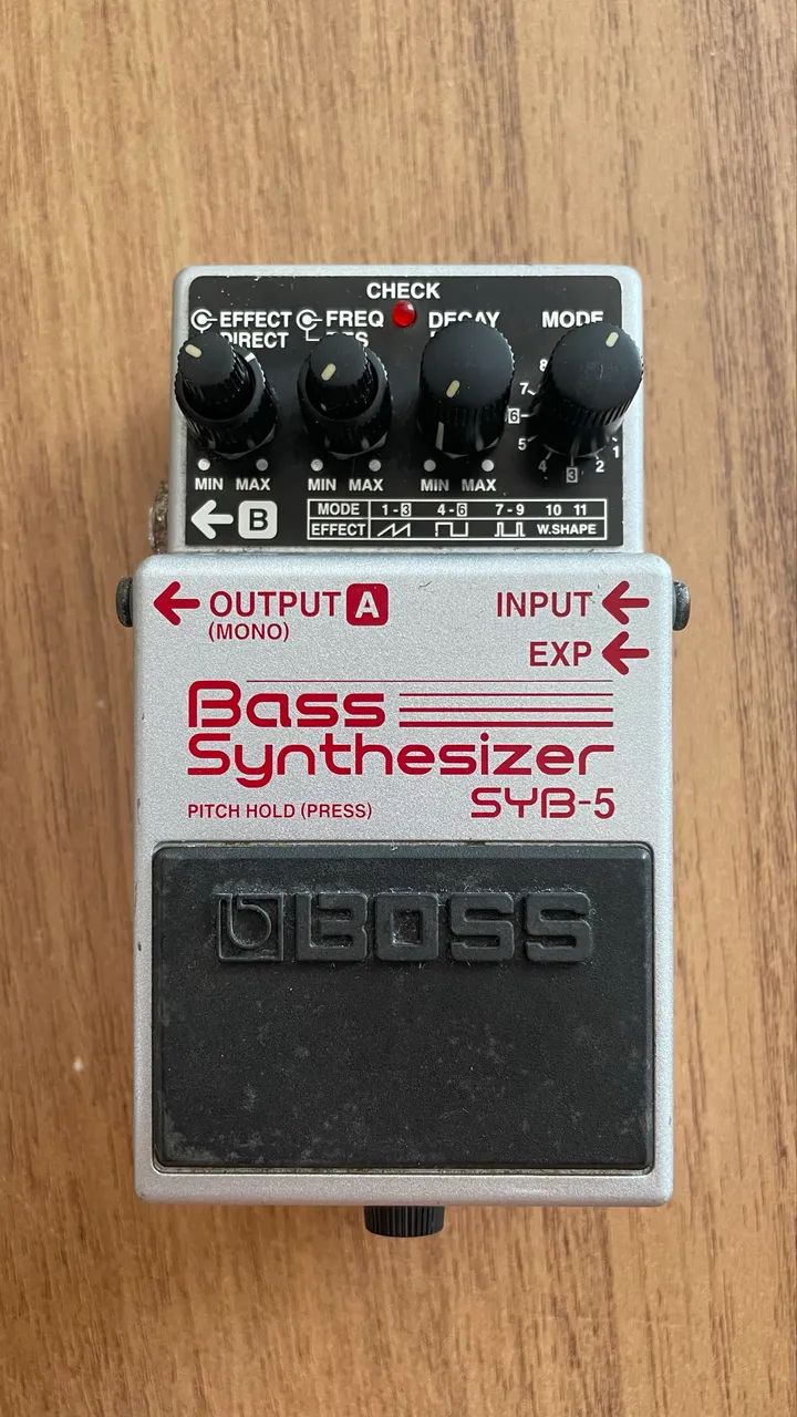 Pedal de efeito BOSS Bass Synthesizer SYB-5 - Instrumentos