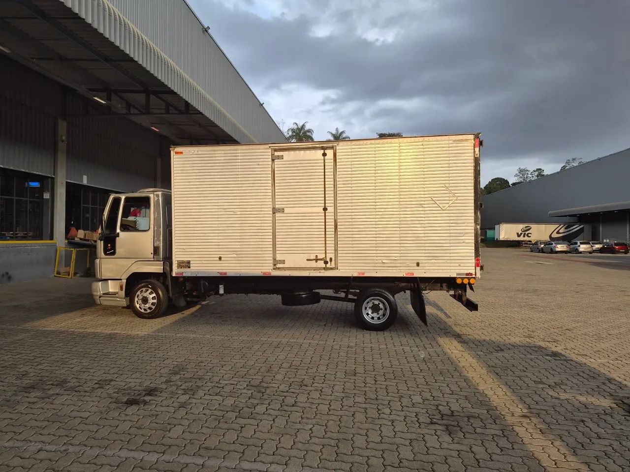 Ford Cargo 815 - Foto 2