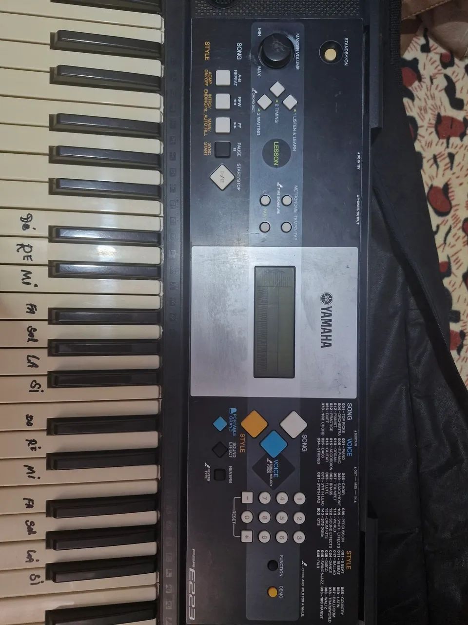 Teclado Yamaha PSR-E223 - Foto 2