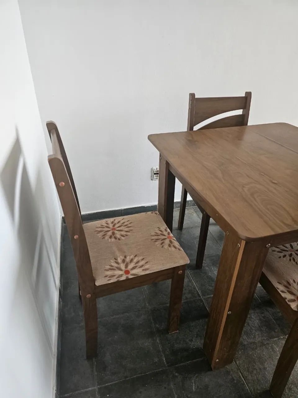 Mesa com 4 cadeiras - Foto 2