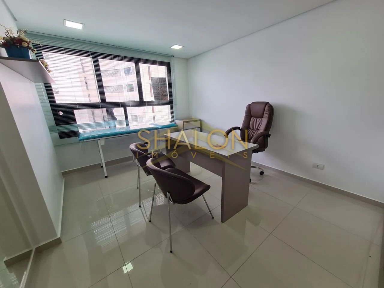 CONJUNTO COMERCIAL, MOBILIADO, ANDAR ALTO, CENTRO, PROXIMO A PRAÇA TIRADENTES