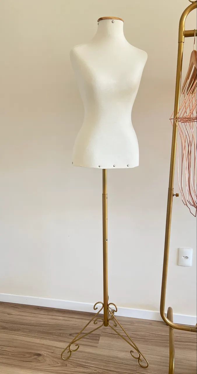Manequim Busto com pedestal retrô 