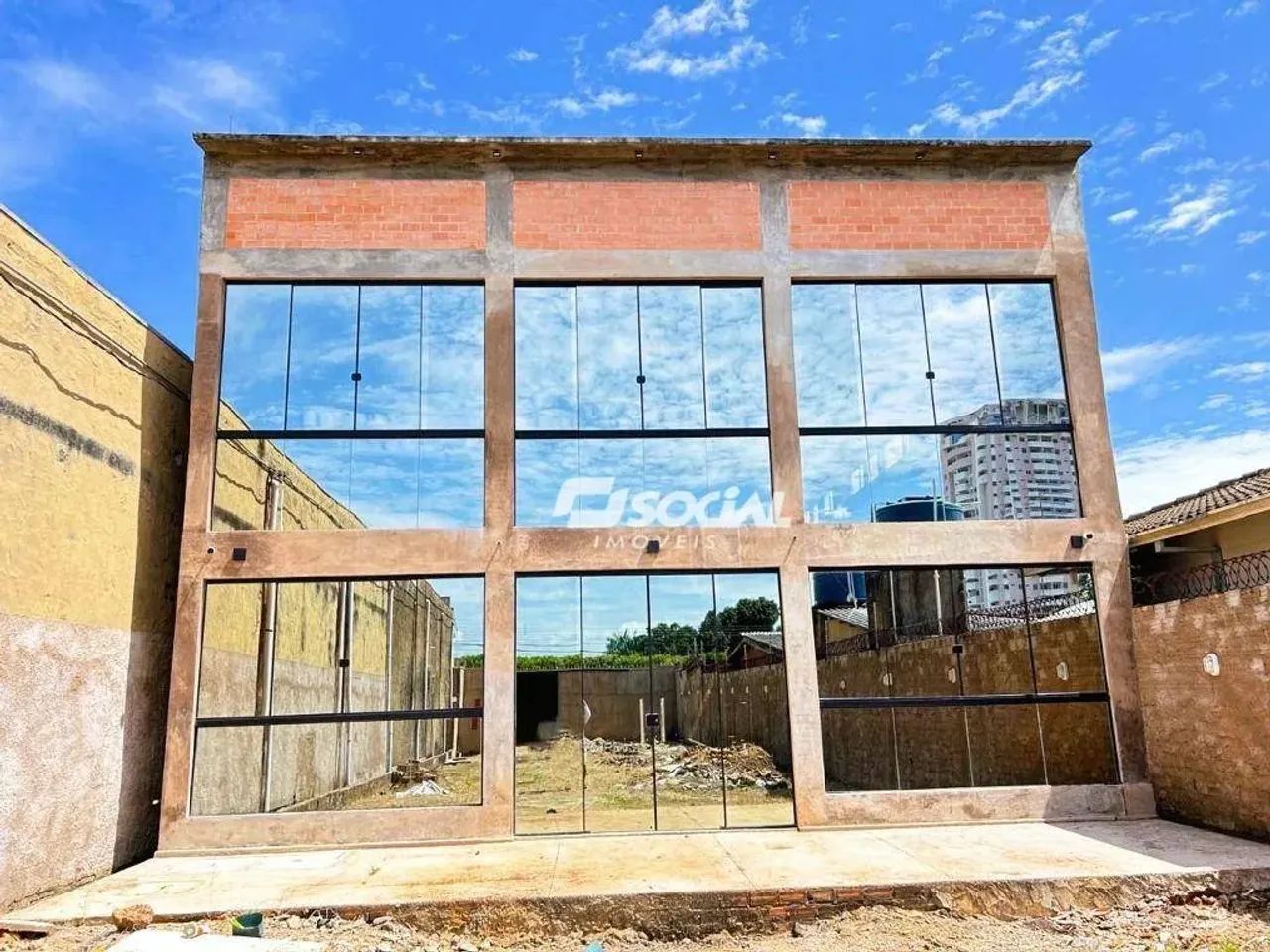 Ponto comercial estilo galpão novo com mezanino para locaçao, com estacionamento exclusivo - Foto 3