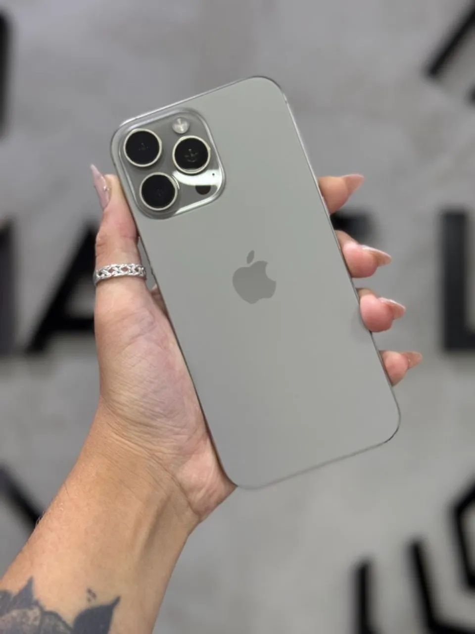 iPhone 16 Pro Max Natural 256GB (Nota e 3 meses de garantia)