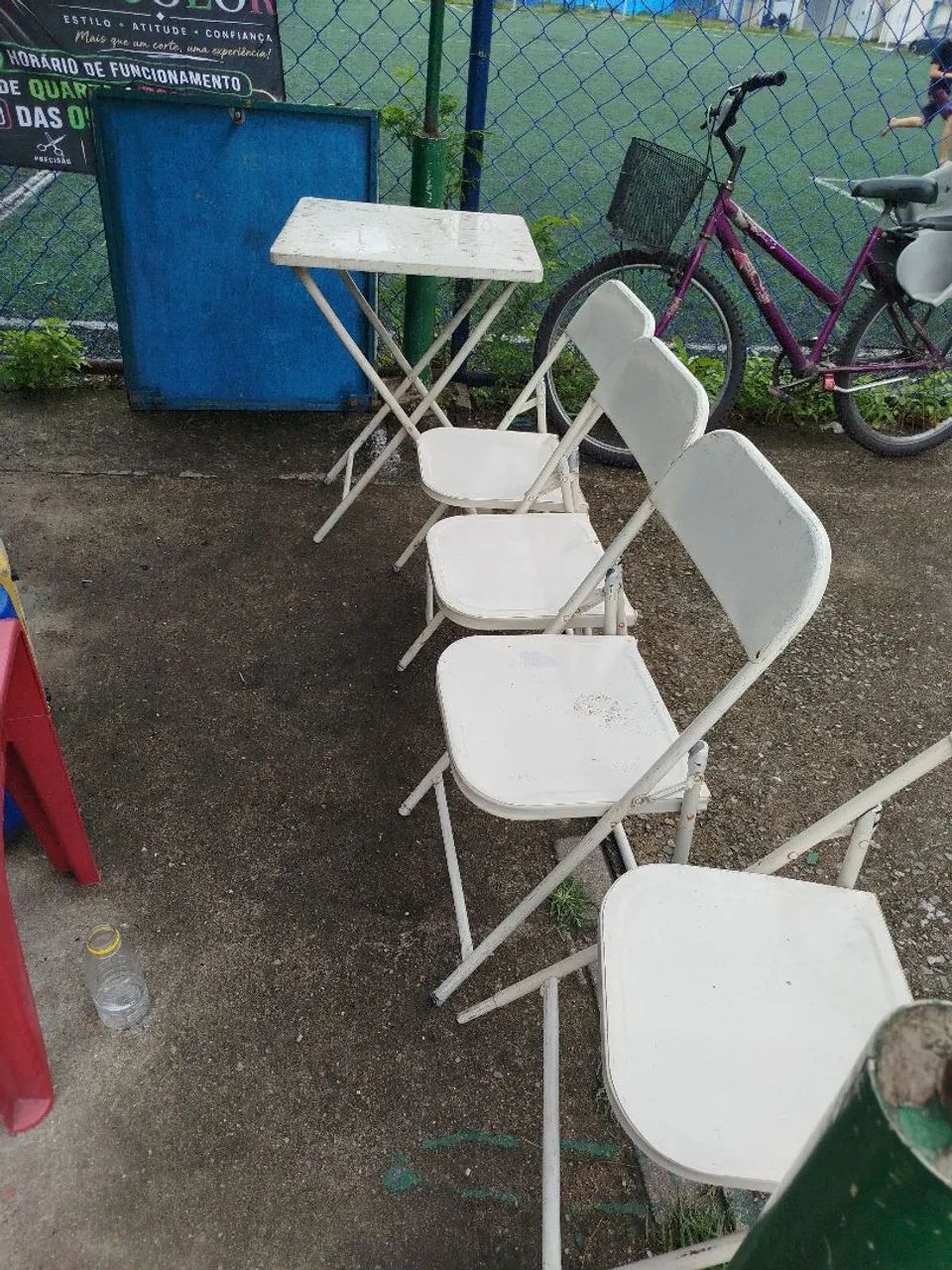 Jogo de Mesa com 4 cadeiras de bar de ferro - Foto 2