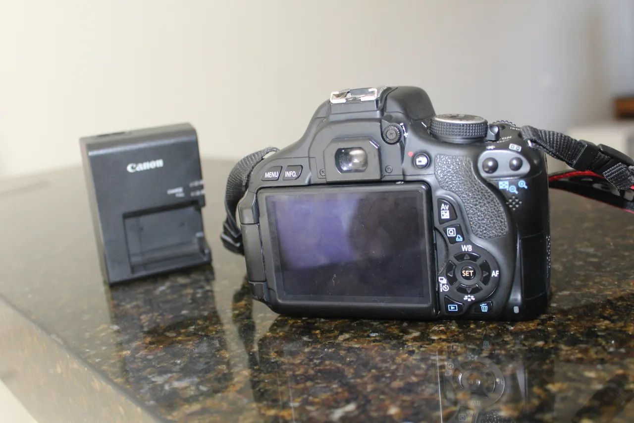 Vendo Canon EOS 600D - Foto 2