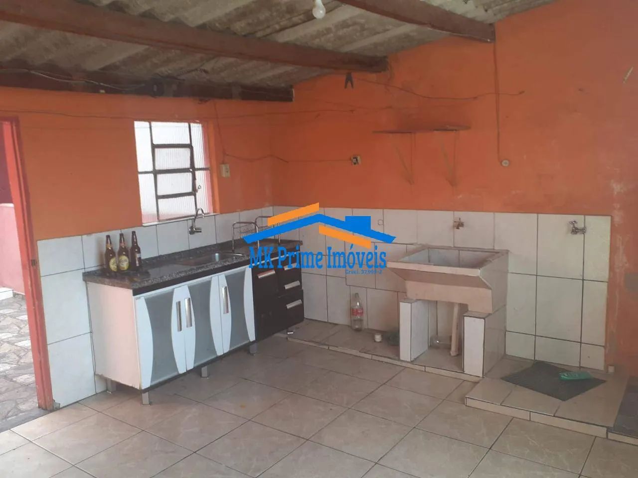 Terreno com 4 casas já alugadas e 1 Salão. Bom para renda! - Foto 4