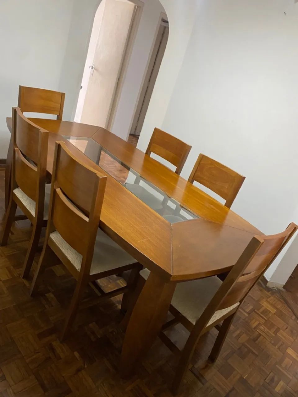 Mesa madeira com 6 cadeiras - em ótimo estado