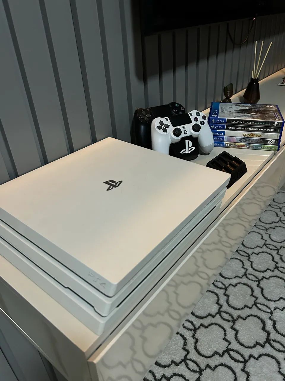 PS4 Pro branco 1TB