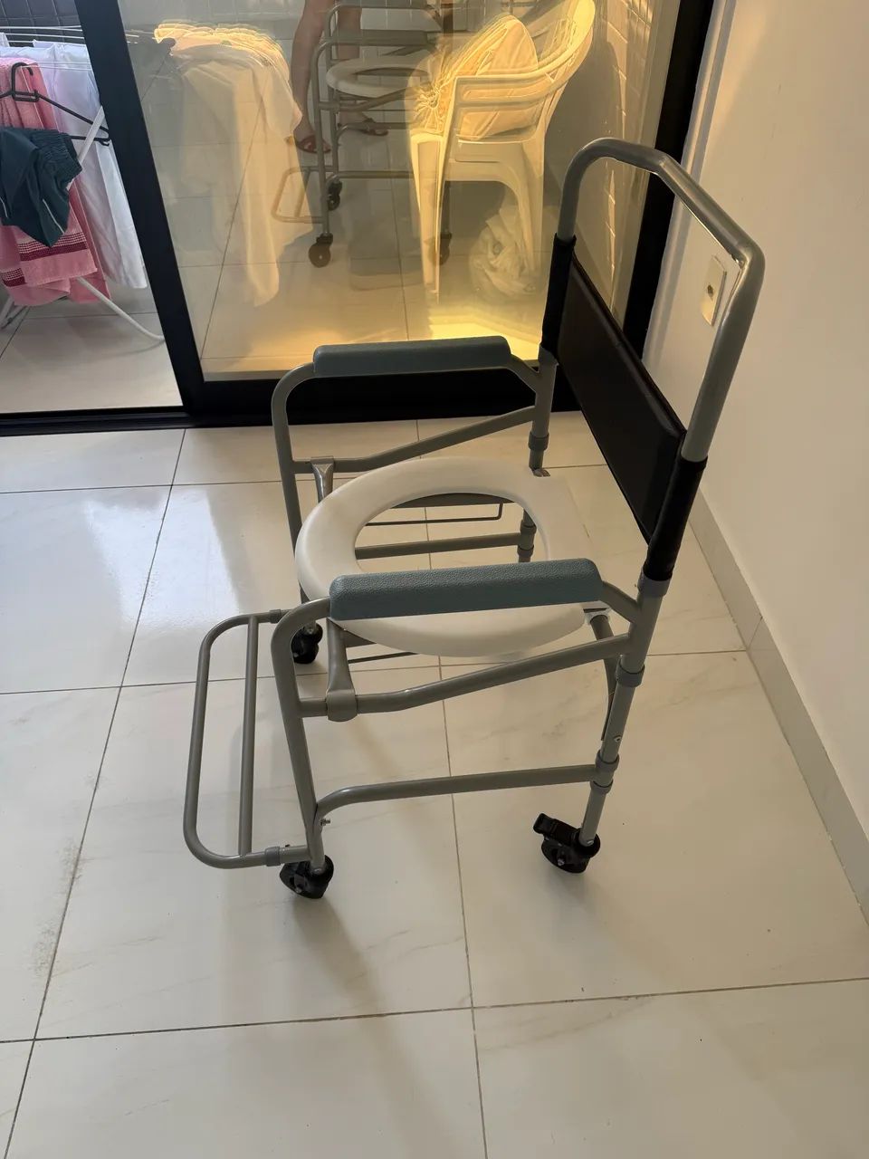 Cadeira de banho DELLAMED - Foto 2