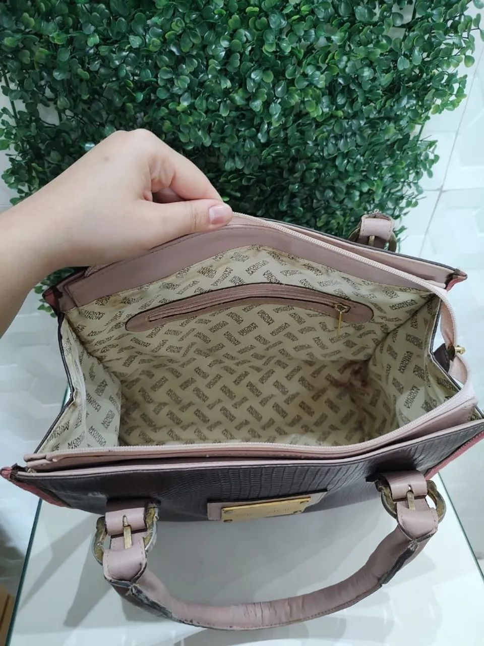 Bolsa de mão marrom e rosé Monica Sanches tiracolo alça couro sintético  - Foto 5